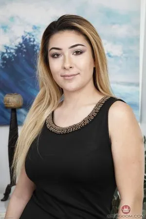 Chubby Teen Serena Skye Removes Her Black Dress And Flaunts Her Big Tits 27523511/